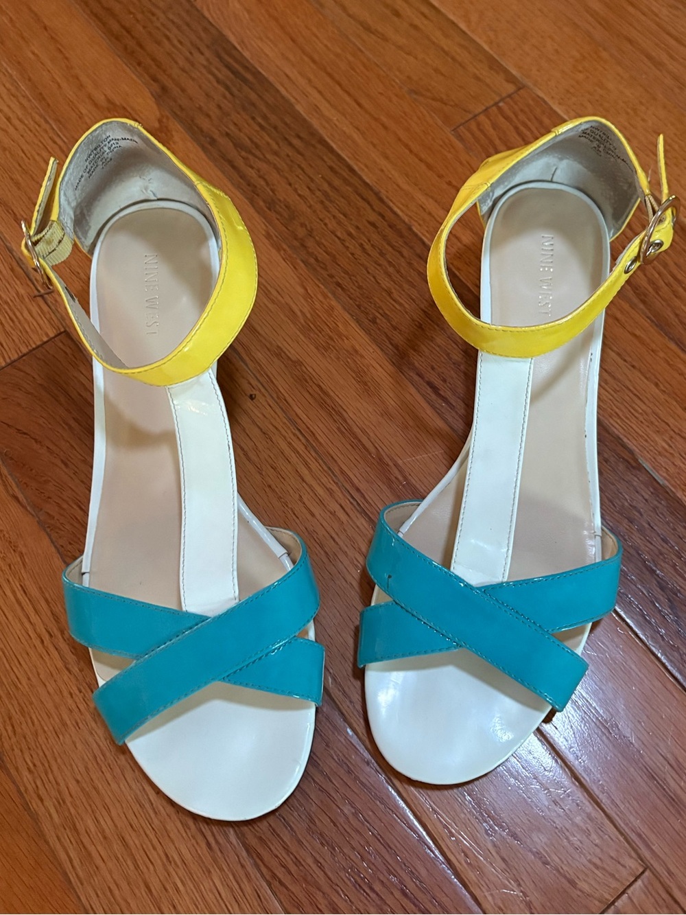 Nine West low-heel sandal teal and yellow colorblock design